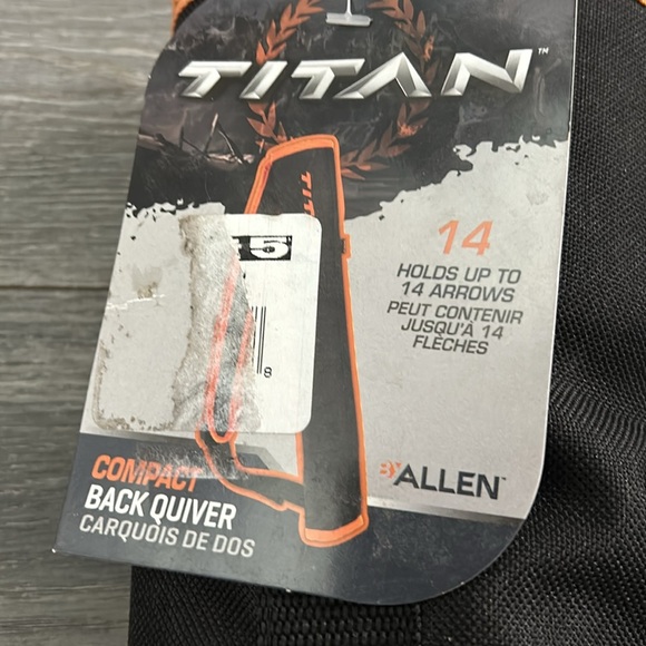 Titan, Compact Back Quiver with Arrows - Picture 11 of 12